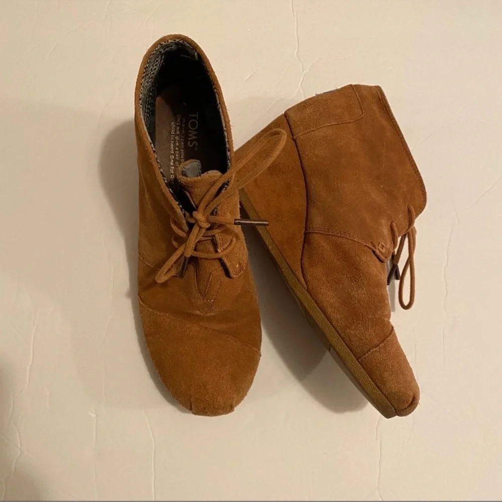 EUC Tom’s women leather lace up shoes - Picture 2 of 6
